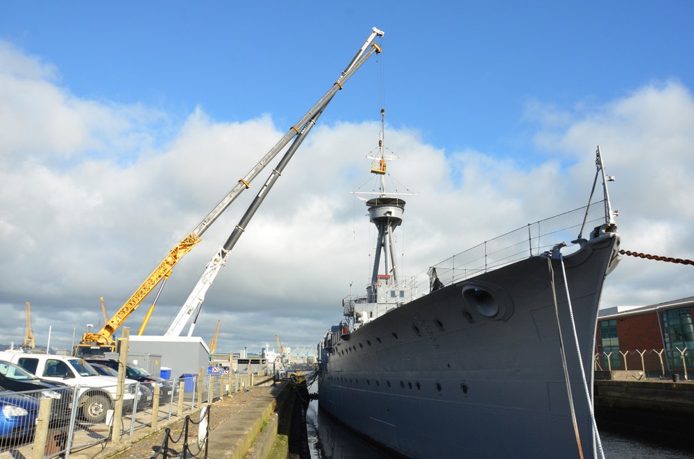 hms-caroline-mast-removal-5