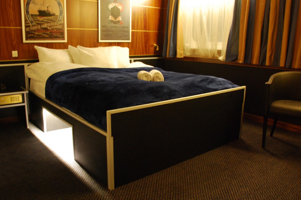 Commodore Bedroom 2a