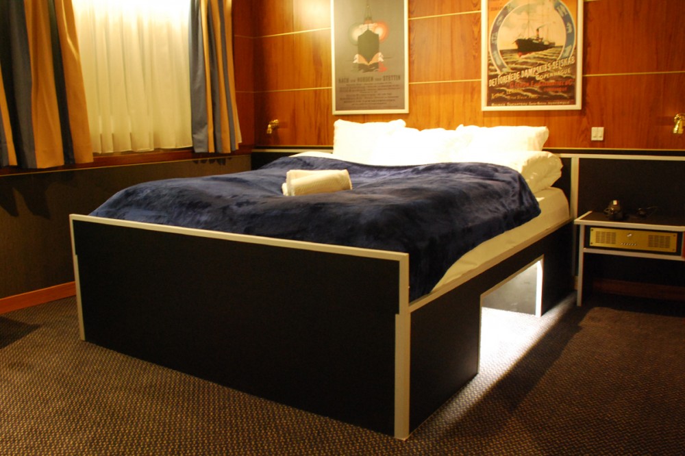 Commodore Bedroom 3a